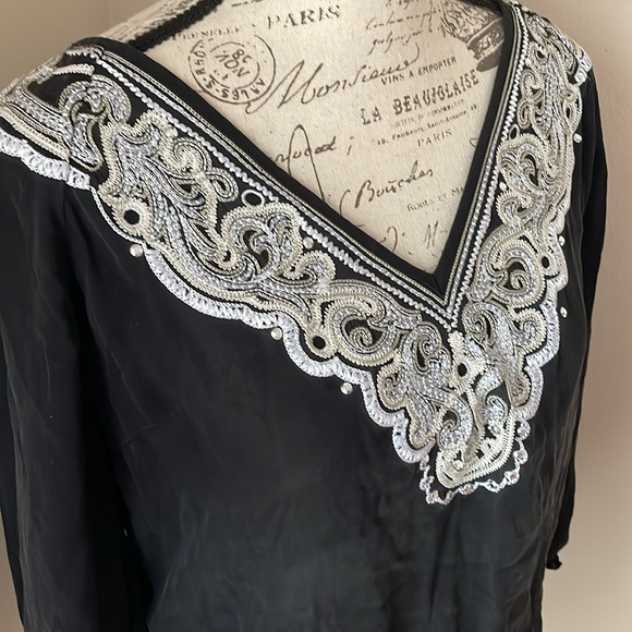 White House black market silk embroidered blouse with v-neck and 3/4 sleeves - Picture 2 of 6